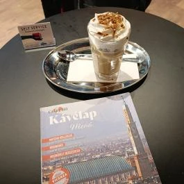 Cafe Frei - Zenit Corso Budapest - Étel/ital