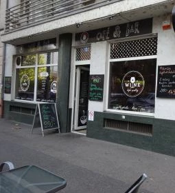 Cafe & Bar Mester Street