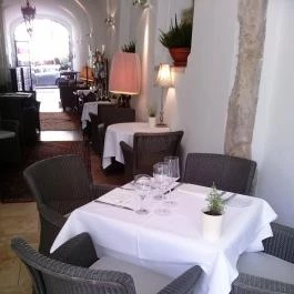 Café Pierrot, Budapest - Belső