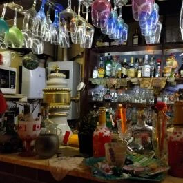 Calgary Antik Drinkbár Budapest - Étel/ital