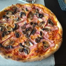 Capri Duna Pizzeria Budapest - Étel/ital