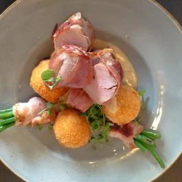 Capri Duna Pizzeria Budapest - Étel/ital