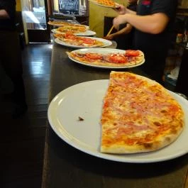 Capri Pizzéria & Fagylaltozó - Újpest Budapest - Étel/ital