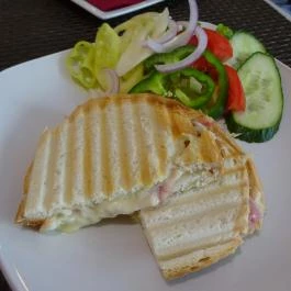 Cayman Étterem & Pizzéria Budapest - Étel/ital