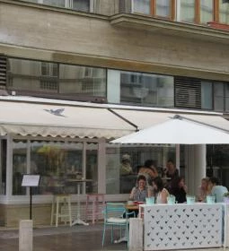 Chez Dodo Macarons & Cafe