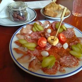 Cintányéros Budapest - Étel/ital