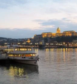 Cipők a Duna-parton