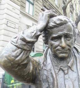 Columbo-szobor 