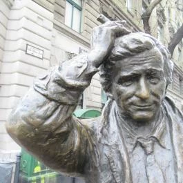 Columbo-szobor Budapest - Egyéb