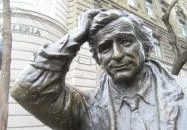Columbo-szobor Budapest
