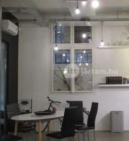 Cosmopolitan Nyelviskola & Café