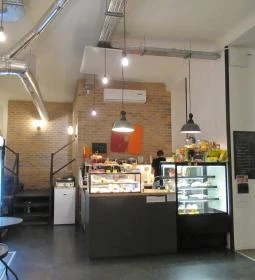 Cosmopolitan Nyelviskola & Café