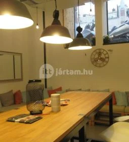 Cosmopolitan Nyelviskola & Café