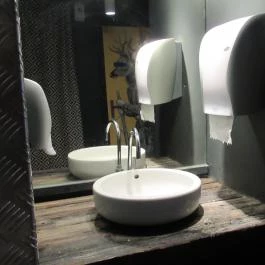 Crudo - Nádor utca, Budapest - Mosdó