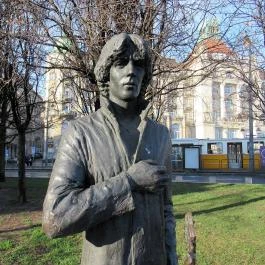 Cseh Tamás szobor Budapest - Egyéb