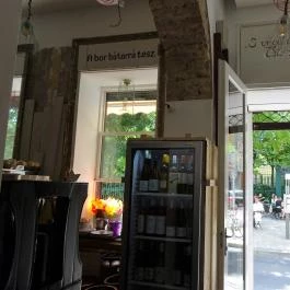 Csendes Társ Winebar & Garden Budapest - Belső