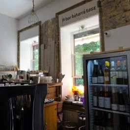 Csendes Társ Winebar & Garden Budapest - Belső