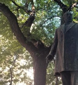 Csengery Antal szobra