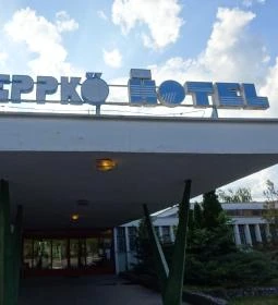 Cseppkő Hotel