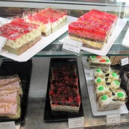 Cserfalvi Cukrászda - Bécsi út Budapest - Étel/ital