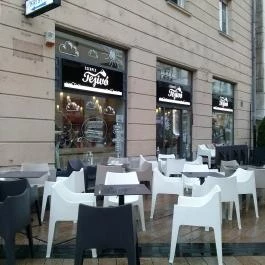 Cserpes Tejivó - Corvin köz Budapest - Külső kép