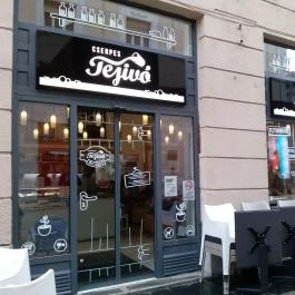 Cserpes Tejivó - Corvin köz Budapest - Külső kép