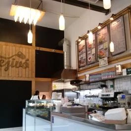 Cserpes Tejivó - Corvin köz Budapest - Belső