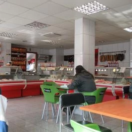 Csirkefogó Húsbolt & Falatozó, Sajószentpéter - Belső