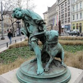 Csirkefogó-szobor Budapest - Egyéb