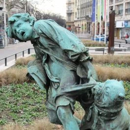 Csirkefogó-szobor Budapest - Egyéb