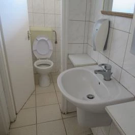 Csuta Cukrászda Csákvár - Mosdó