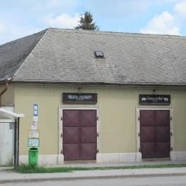 Czímer Húsbolt Biatorbágy - Külső kép