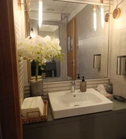 CZIN Bistro, Bár és Kávéház