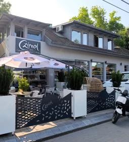 Cziniel Cukrászda & Kávéház