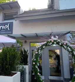 Cziniel Cukrászda & Kávéház