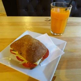 D18 Café & Bar Budapest - Étel/ital