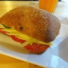 D18 Café & Bar Budapest - Étel/ital