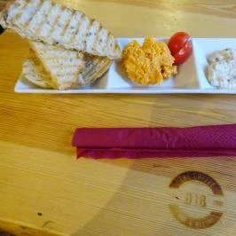 D18 Café & Bar Budapest - Étel/ital