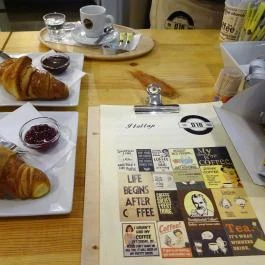 D18 Café & Bar Budapest - Étel/ital