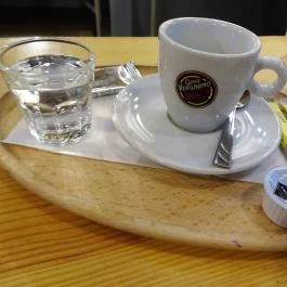 D18 Café & Bar Budapest - Étel/ital