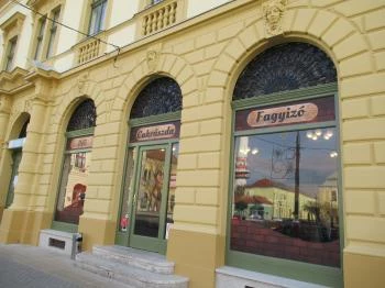 Déli Cukrászda & Fagyizó Cegléd