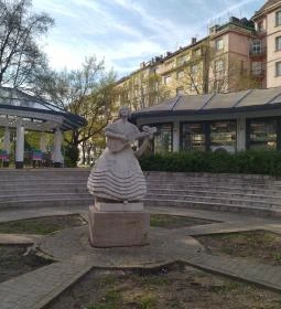 Déryné Széppataki Róza szobor