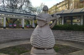 Déryné Széppataki Róza szobor Budapest