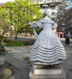 Déryné Széppataki Róza szobor