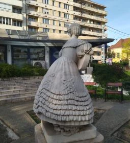 Déryné Széppataki Róza szobor