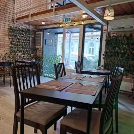 Deshi Dine Taste of Home Budapest - Belső