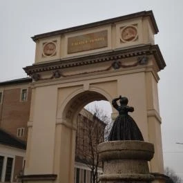 Diadalív Vác - Egyéb