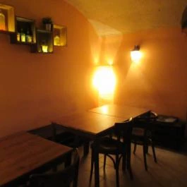 Diófa Pinyó Bar Budapest - Belső