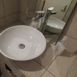 Diófa Pinyó Bar Budapest - Mosdó