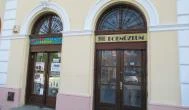 Dobmúzeum Cegléd - Külső kép